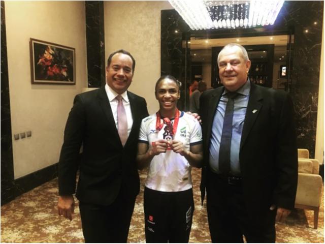 Após bronze em Baku, Érika Miranda recebe os cumprimentos do ministro do Esporte, Leandro Cruz