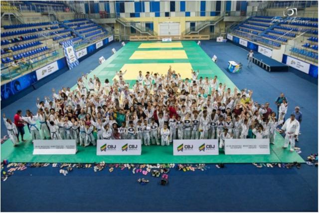 Crianças do projeto de massificação do judô celebram Dia Mundial do Judô no Centro Pan-Americano, em Lauro de Freitas