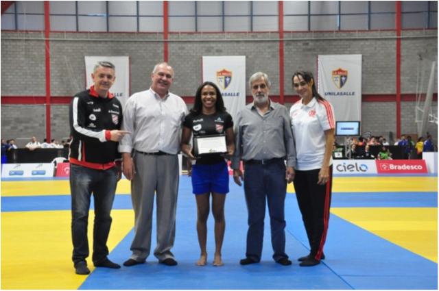 CBJ, FGJ e técnicos homenageiam Érika Miranda após atleta anunciar aposentadoria dos tatames