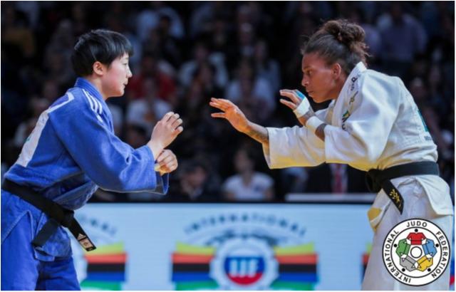 Seleção encerra participação no Grand Slam de Paris com quinto lugar de Rafaela Silva e permanece na França para treinamento de campo