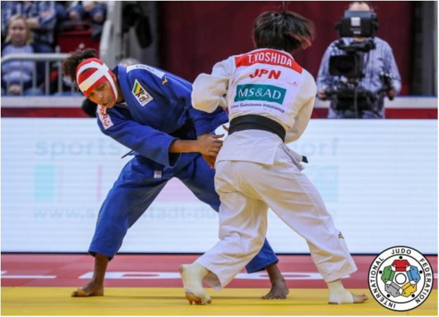 Rafaela Silva é prata e Nathália Brígida conquista bronze no primeiro dia do Grand Slam de Dusseldorf