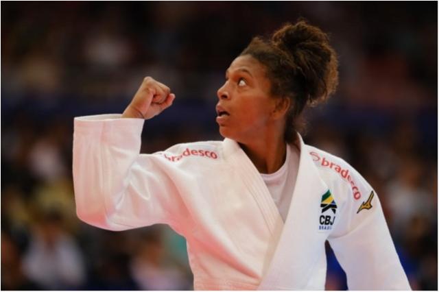 Rafaela Silva supera três adversárias por ippon, cai na semifinal para japonesa e vai lutar pelo bronze do Mundial de Tóquio