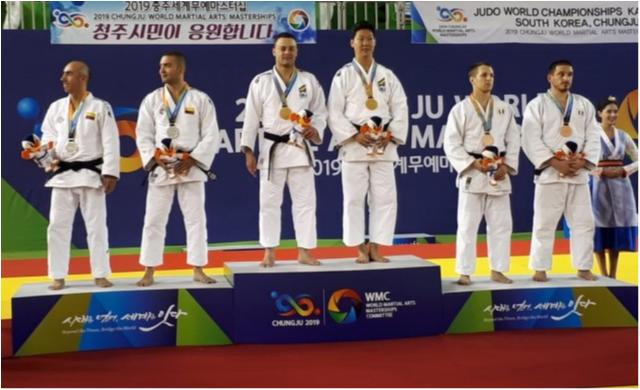 Wagner Uchida e Paulo Ferreira conquistam o bicampeonato no Mundial de Kata