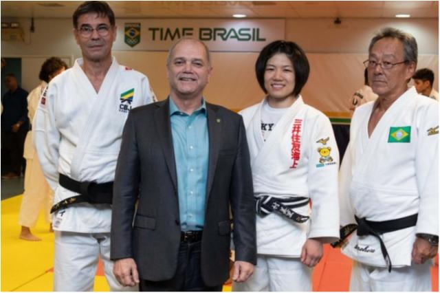 Paulo Wanderley visita judocas e técnicos durante curso do COB com a tricampeã mundial Misato Nakamura 