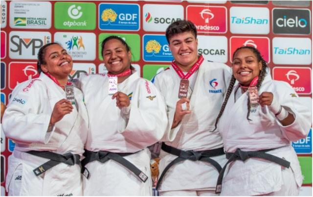 Beatriz Souza vence duelo brasileiro, fatura primeiro ouro em Grand Slam na carreira e Brasil fecha competição com dezessete medalhas