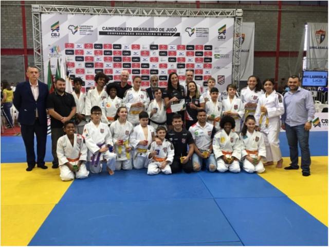 CBJ promove ação de comemoração ao Dia Mundial do Judô com plantio de 20 sementes de embaúba na abertura da Seletiva Sub-18