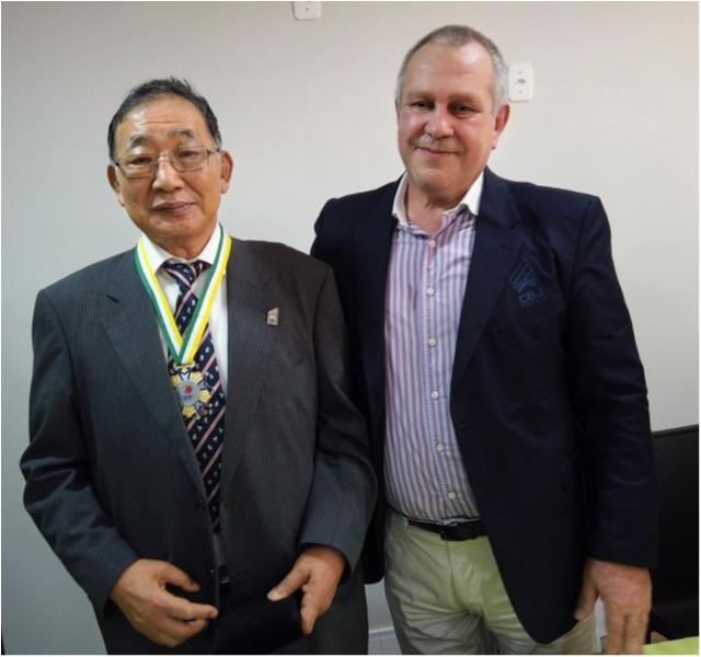 Chiaki Ishii é homenageado pela CBJ e recebe a comenda da Ordem do Mérito do Judô Brasileiro