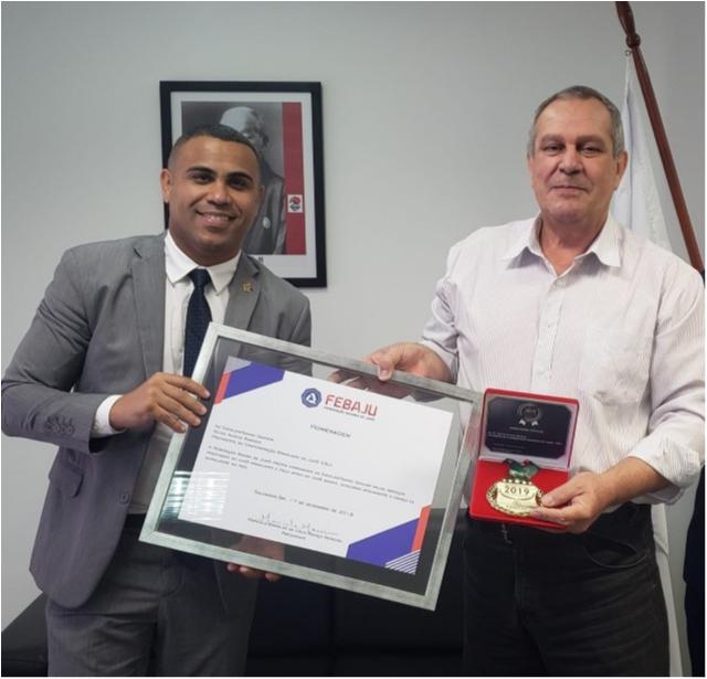 Presidente Silvio Acácio Borges recebe homenagem da Febaju