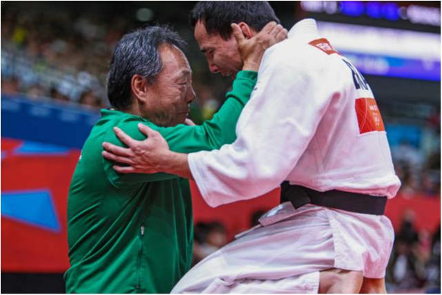 Comemoração de Felipe Kitadai com Luiz Shinohara em Londres 2012 entra para galeria de imagens da década da FIJ