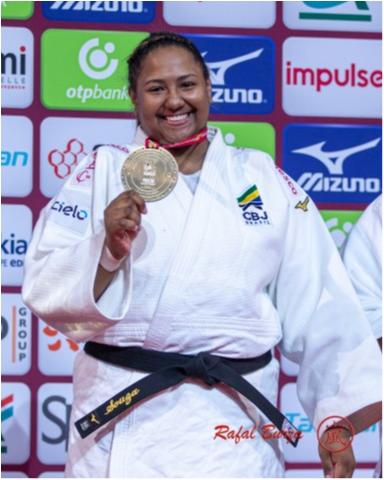 Beatriz Souza vence argelina e conquista a medalha de bronze do Grand Slam de Paris 