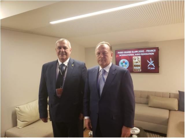 Silvio Acácio Borges é recebido pelo presidente da FIJ, Marius L. Vizer, em Paris