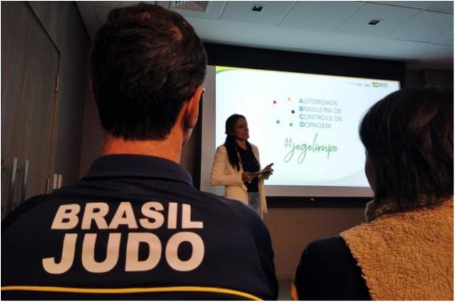 Seleção principal de judô recebe orientações da ABCD sobre antidopagem