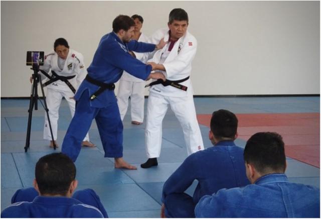 Árbitro na Rio 2016, mexicano Everardo García ministra seminário a judocas brasileiros, em Pindamonhangaba