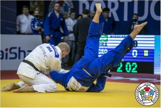 Buzacarini cai para japonês na disputa de bronze e fica em quinto lugar no Grand Slam de Paris 