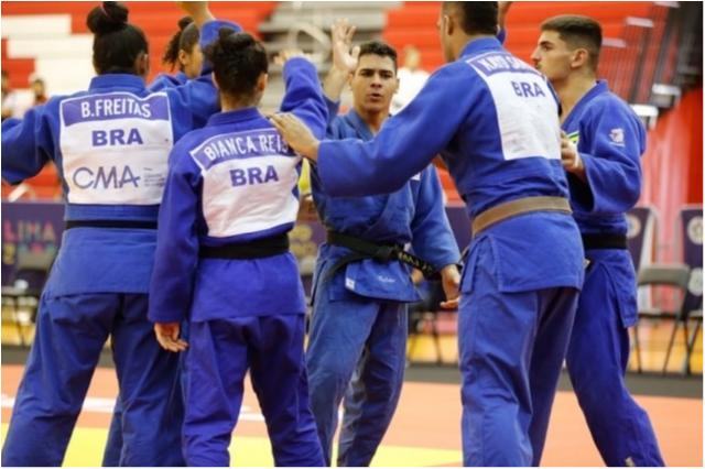 Seleção Júnior brilha no Pan, fechando disputa com 16 medalhas individuais e título por equipes