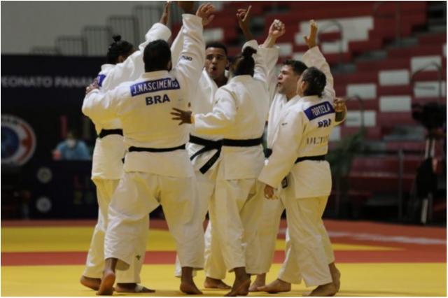 Seleção brasileira de judô é tricampeã pan-americana por equipes mistas com vitória por 4 a 0 sobre Cuba, na final