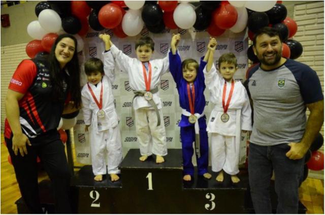 Mayra Aguiar e João Derly inspiram nova geração de judocas em festival infantil promovido pela Sogipa
