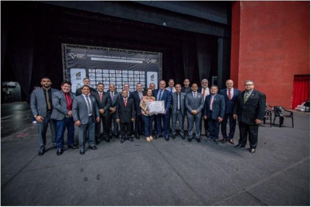 Em homenagem surpresa, presidente Silvio Acácio Borges recebe promoção ao 8º Dan