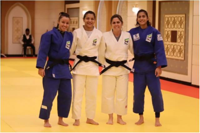 Amanda Lima vence três lutas e termina em sétimo lugar no Mundial de Doha