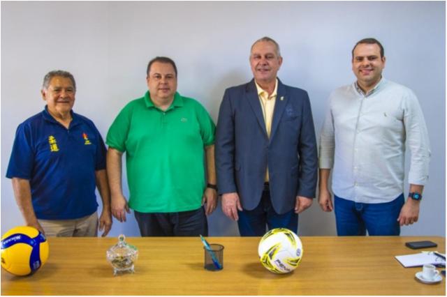 Em Brasília, Silvio Acácio Borges é recebido por secretário de esporte do GDF, Júlio Cesar Ribeiro 