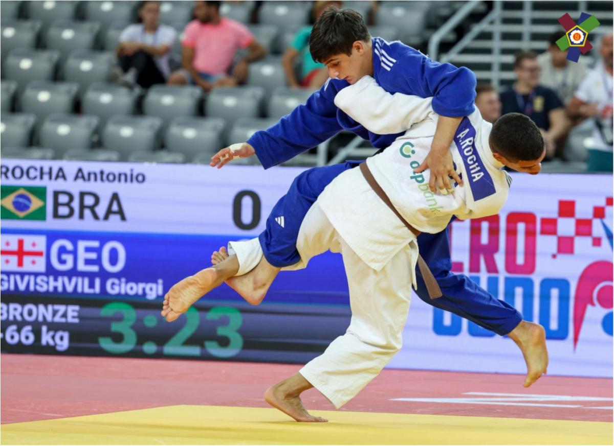 Rafaela Rodrigues e Antônio Rocha ficam em quinto lugar no Mundial Sub-18