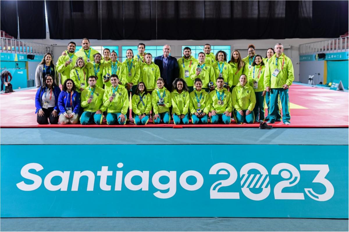 Brasil conquista prata no Pan por equipes e fecha Santiago com recorde de pódios e de ouros 