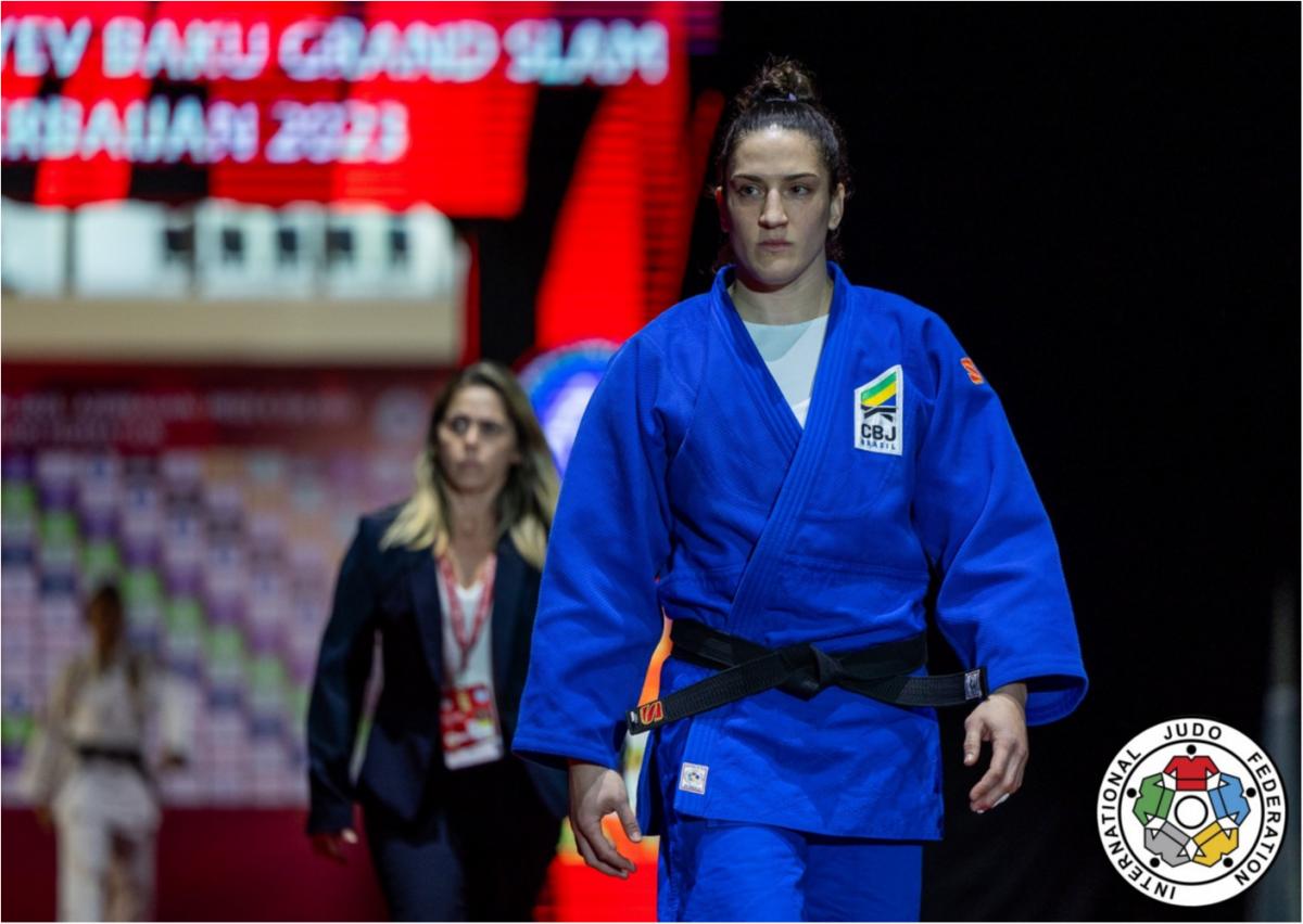 Mayra Aguiar vence duas japonesas e está na final do Grand Slam de Tóquio 