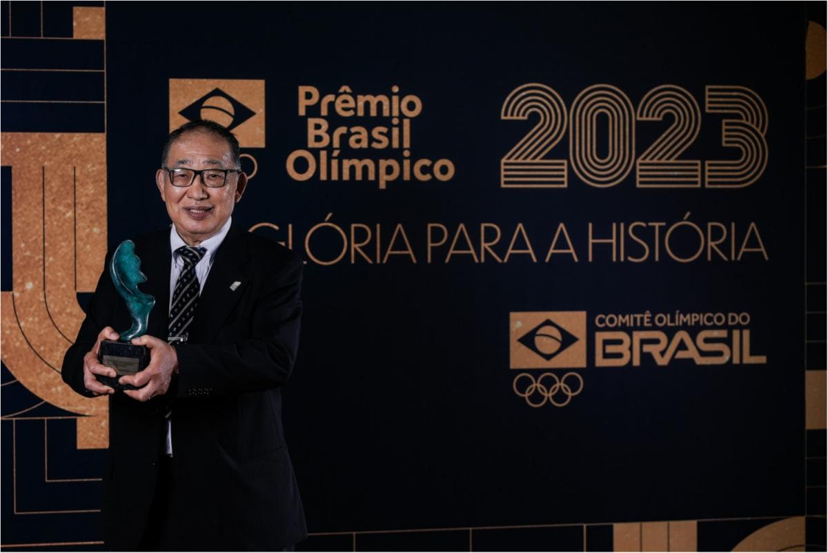 Chiaki Ishii, primeiro medalhista olímpico do judô brasileiro, recebe Troféu Adhemar Ferreira da Silva do PBO 2023