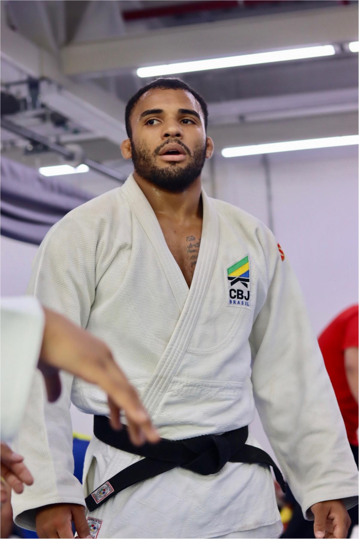 Macedo e Marcelo param nas oitavas no quarto dia do Mundial de Judô