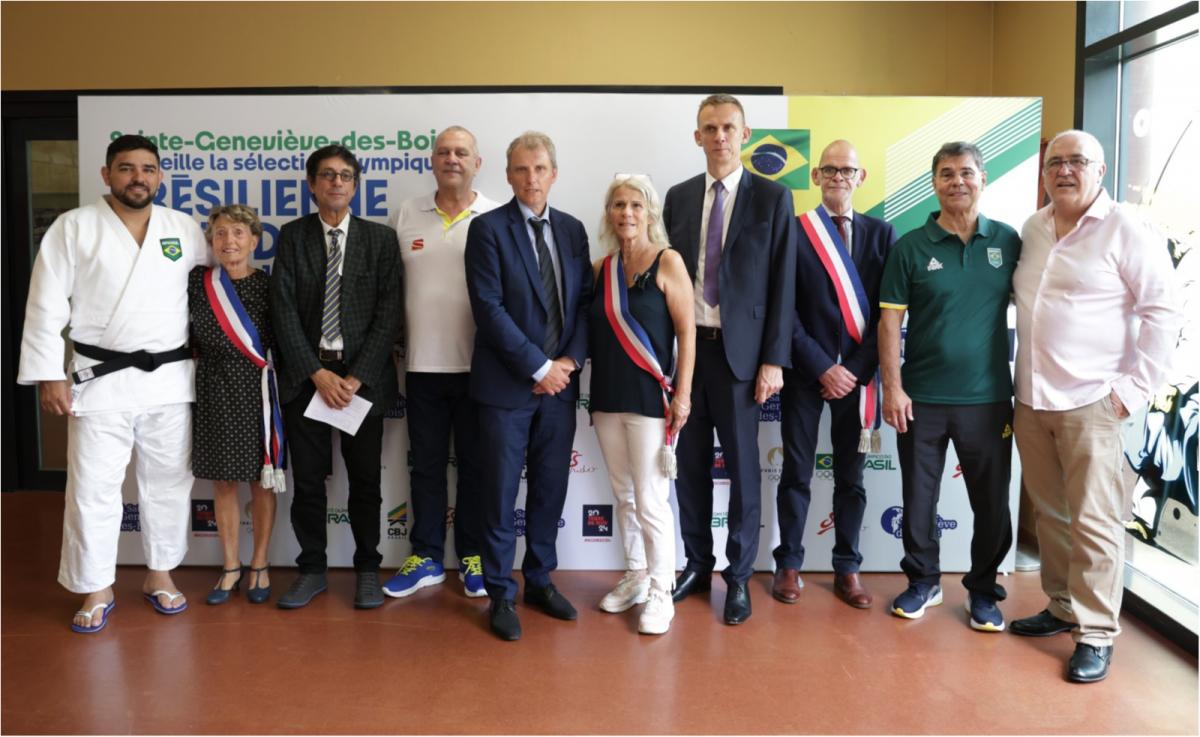 Autoridades de Sainte-Geneviève-des-Bois prestigiam treino da equipe olímpica brasileira de judô
