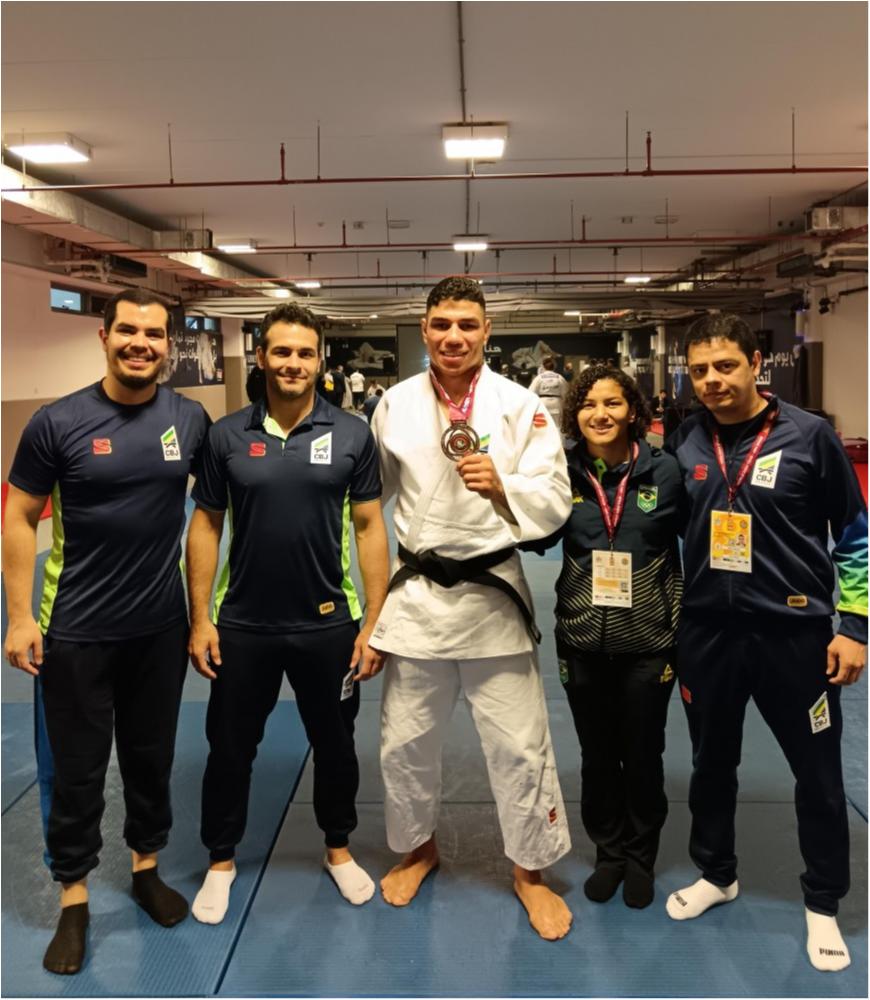 Giovani Ferreira bate uzbeque e conquista bronze, em Abu Dhabi 