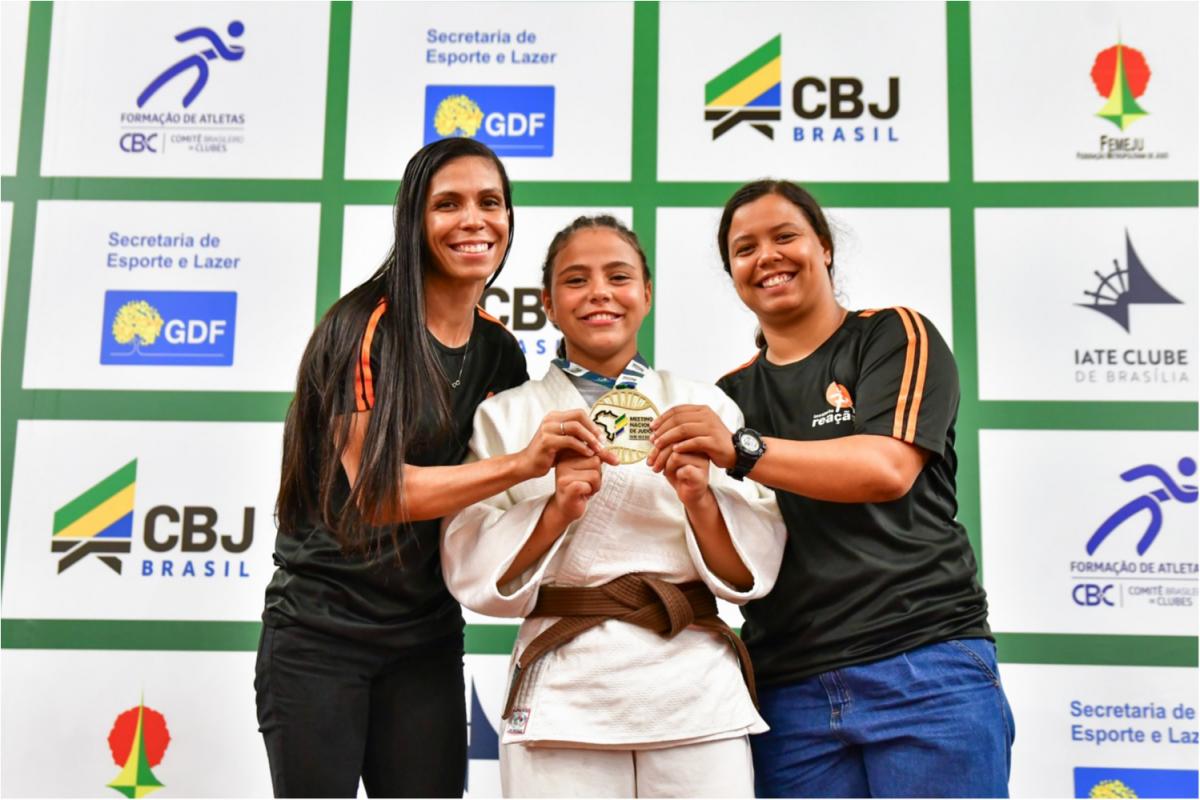 Judoca a família Pereira faz em casa