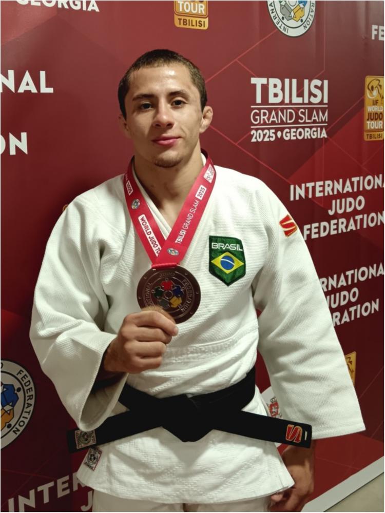 Judô brasileiro tem prata de Michel Augusto no primeiro dia do Grand Slam de Tbilisi