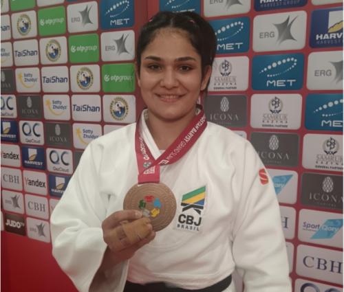 Beatriz Freitas é bronze no Grand Slam de Astana e conquista sexta medalha feminina do Brasil na competição