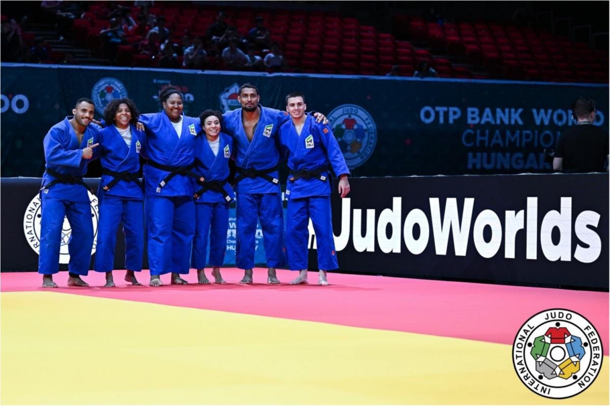 Judô brasileiro finaliza campanha no Campeonato Mundial com quinto lugar da equipe mista