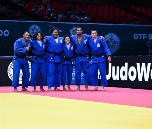 Judô brasileiro finaliza campanha no Campeonato Mundial com quinto lugar da equipe mista