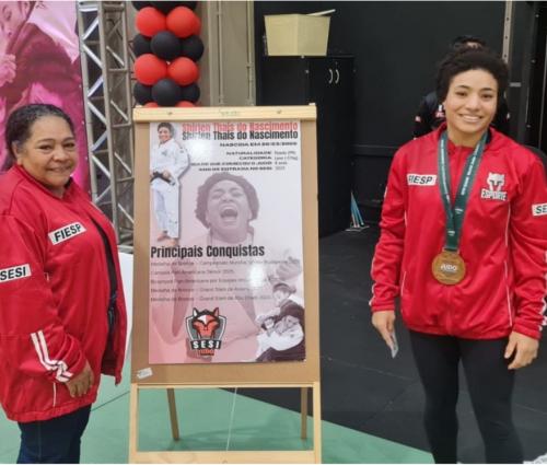  Bronze no Mundial de Judô, Shirlen Nascimento é recebida com festa em Botucatu (SP)