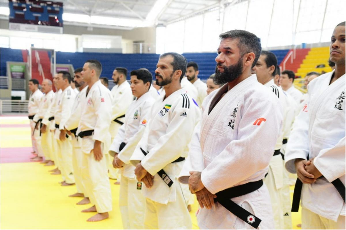 Veteranos do judô dão início às disputas no Brasileiro 2025 em Barueri (SP)