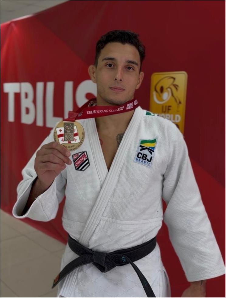 Guilherme Schimidt é bronze em Tbilisi e leva primeira medalha de Grand Slam em nova categoria de peso