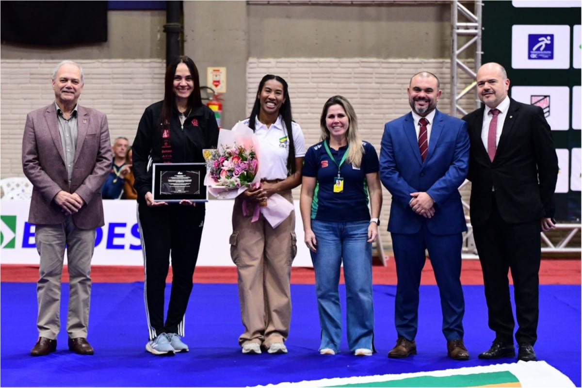 CBJ homenageia Ketleyn Quadros durante a Seletiva Nacional Sênior