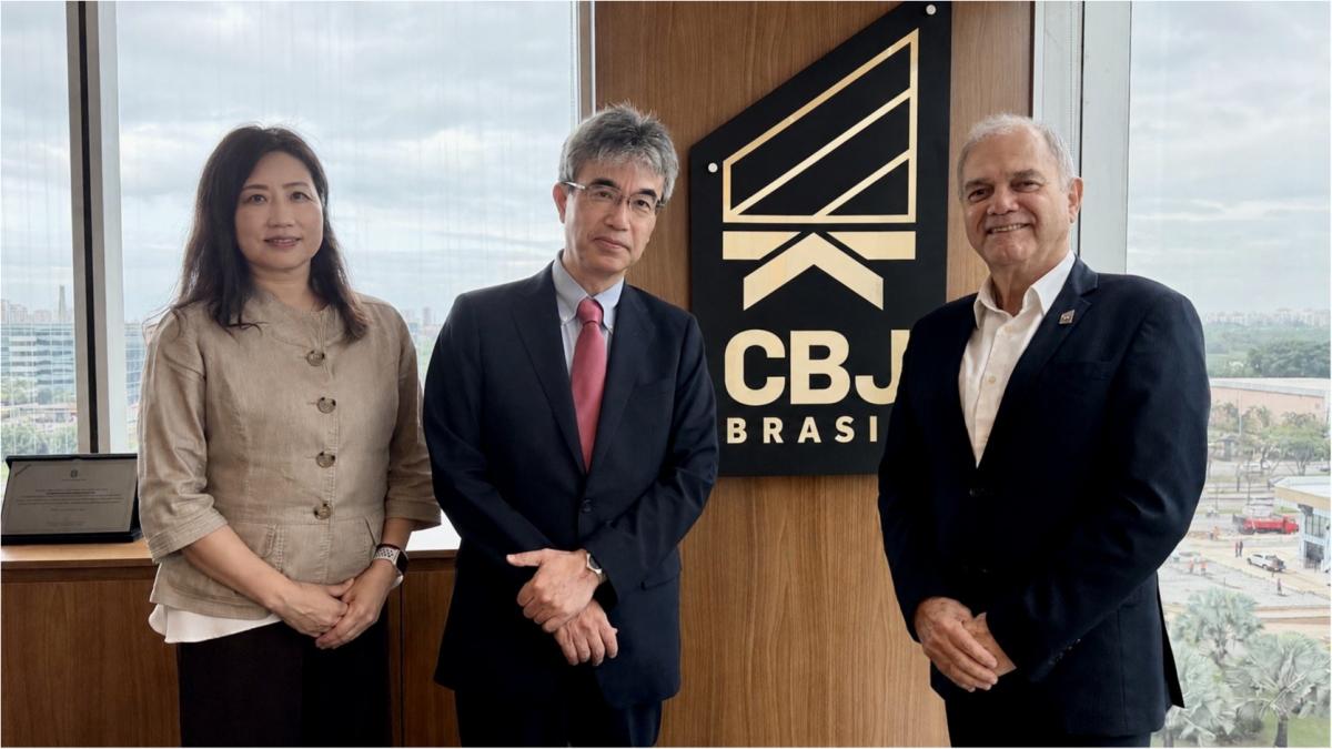 Paulo Wanderley recebe Cônsul-Geral do Japão na sede da CBJ