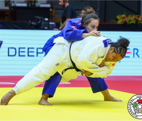 Último dia do Grand Slam de Abu Dhabi tem quintos de Karol Gimenes e Giovanna Santos